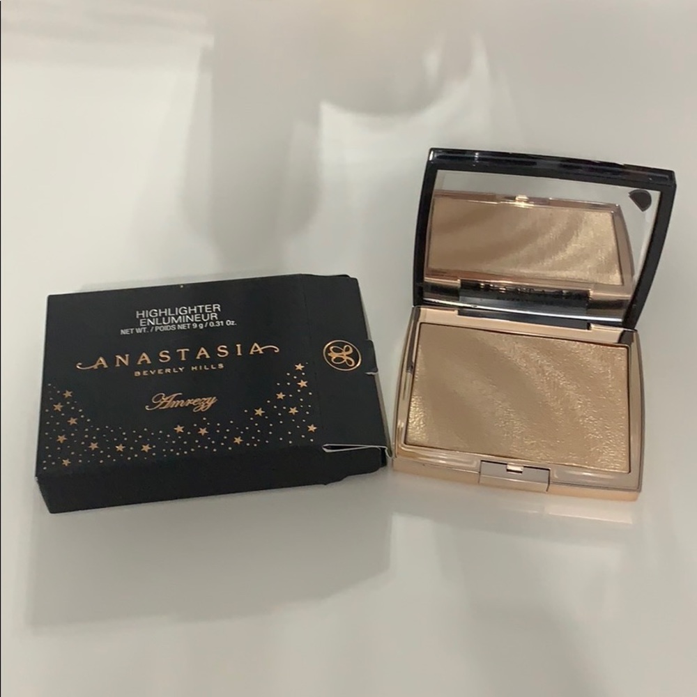 COPY - Anastasia Beverly Hills Amrezy Highlighter